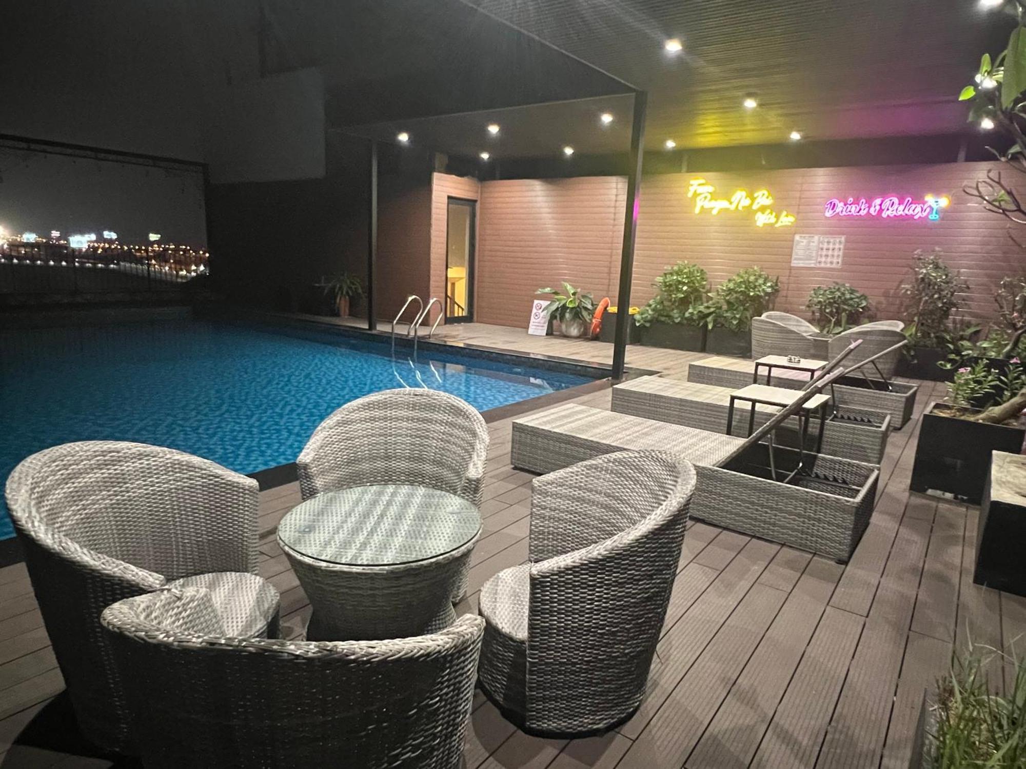 Paragon Noi bai Hotel&Pool Hanoi Esterno foto